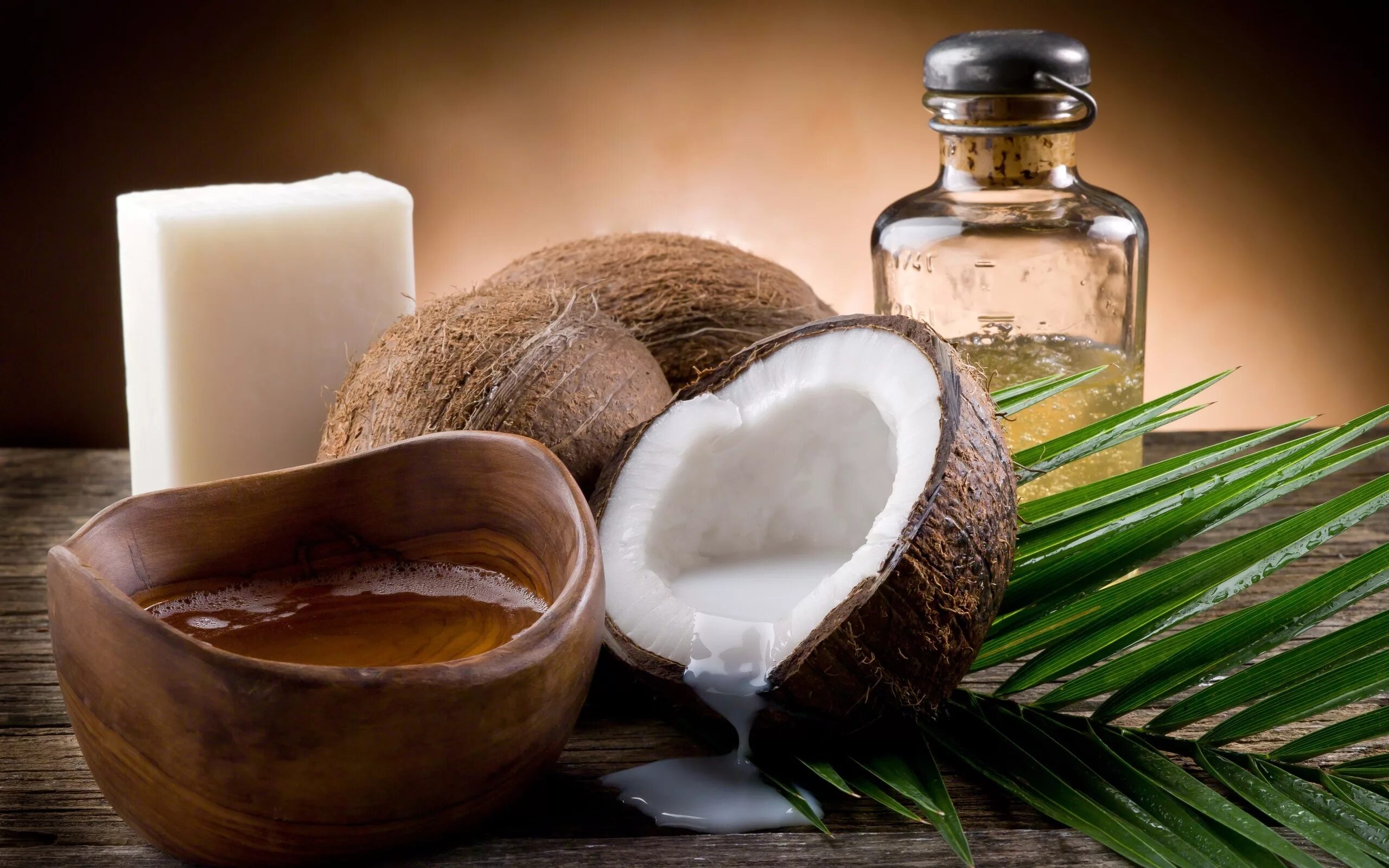 Natural coconut. Кокосовое масло. Натруальная косметика. Органическая косметика. Кокосовое масло спа.