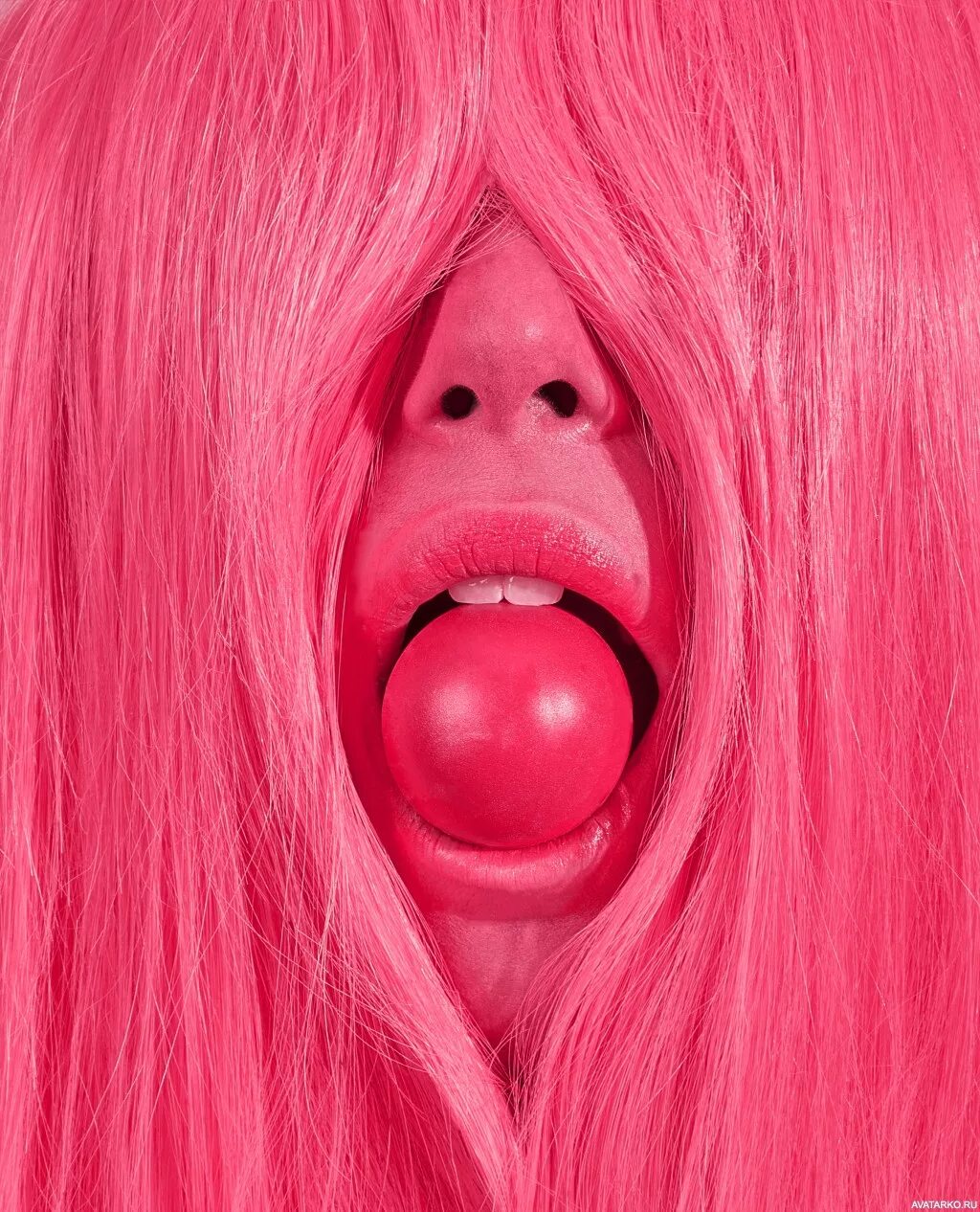 Кляп розовый шарик. Девушка с шар ком во рту.