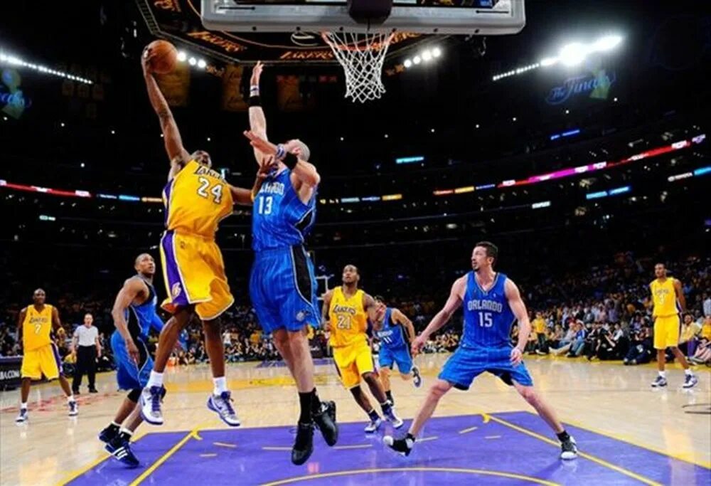 Баскетбол приветствие. Kobe bryant 2009. команда баскетболистов. баскетбол две команды. баскетбол командная игра.