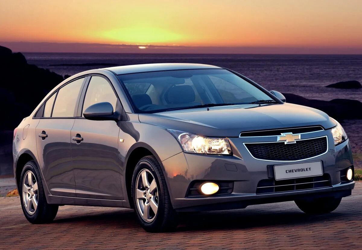 Шевроле купить тольятти цена. Chevrolet Cruze j300. Шевроле Круз седан 2010. Chevrolet Cruze 1 поколение. Chevrolet Cruze 2011 1.8.