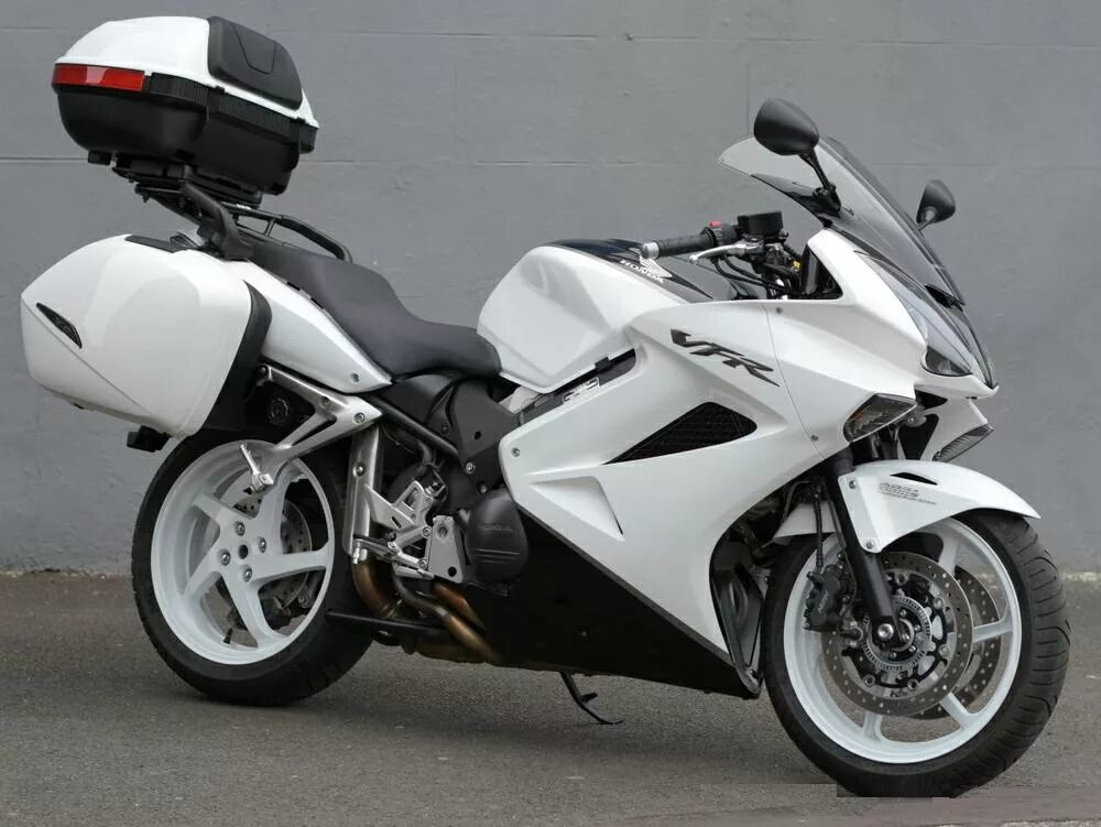 Honda vfr купить. Honda VFR 800. Honda VFR 800 6. Honda VFR 800 6 поколение. Honda VFR 800 белый.