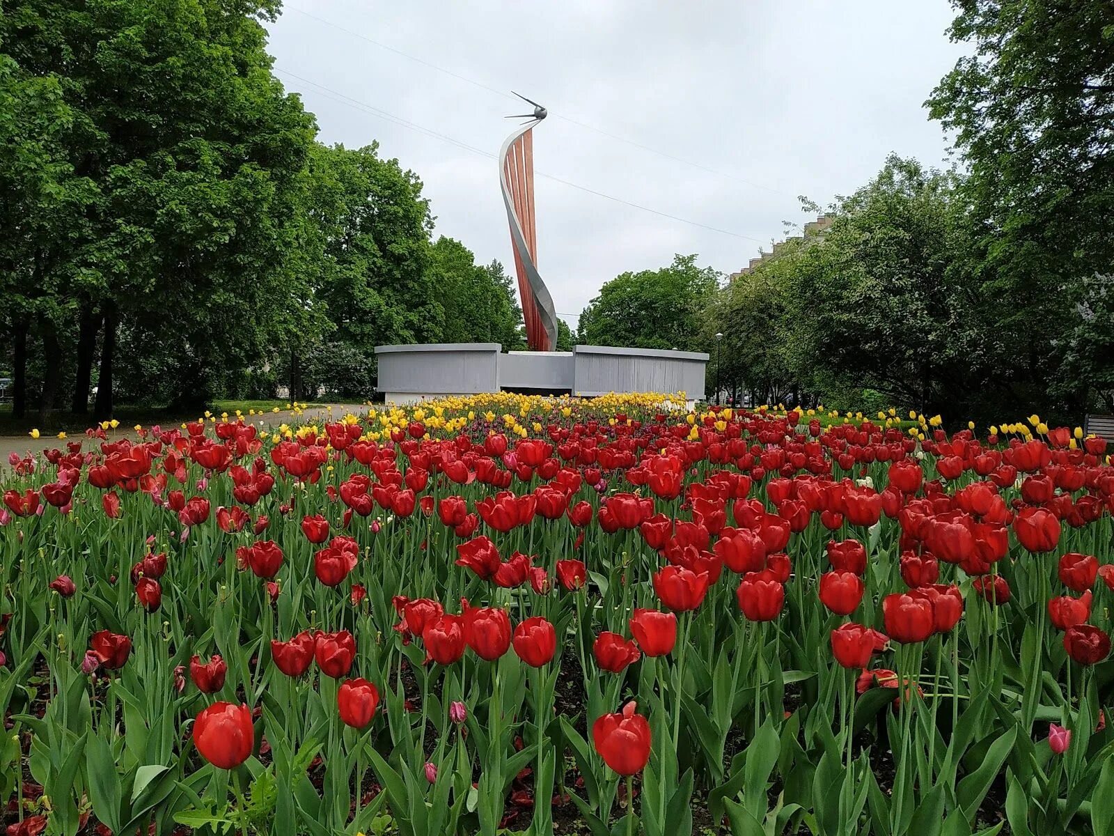 Сиреневый бульвар измайлово. Сиреневый бул. Сиреневые аллеи бульвар сирень. Спутник на сиреневом бульваре. Сиреневый бульвар сирень.