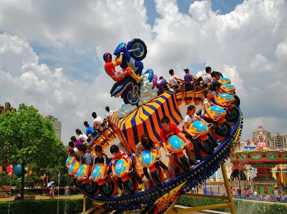 аттракцион летающие слоны. лунапарк джалал абад. аттракцион в виде летающая тарелка. аттракцион полет. аттракцион эйр рейс.