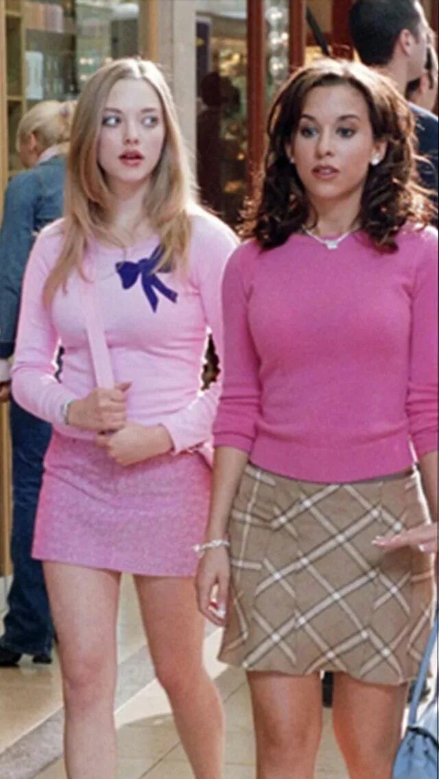 Дрянные девочки 2023. Mean girls dress to impress. По средам мы носим розовое. Mean girls dress to impress. Дрянные девчонки реджина.