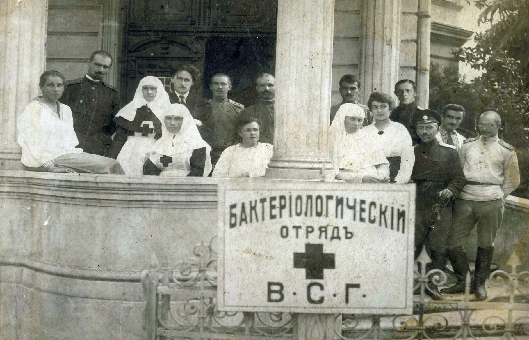 Первый года медициной. Красный крест в 1 мировой войне. Врачи первой мировой войны. Санитарная эпидемиологическая служба в годы войны. Санитарно эпидемиологическая станция в годы войны.