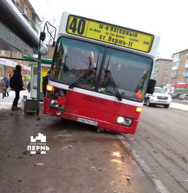 Когда приедет автобус пермь. Пермские автобусы. Автобус 40 Пермь. Автобус города Пермь. Красные автобусы в Перми.