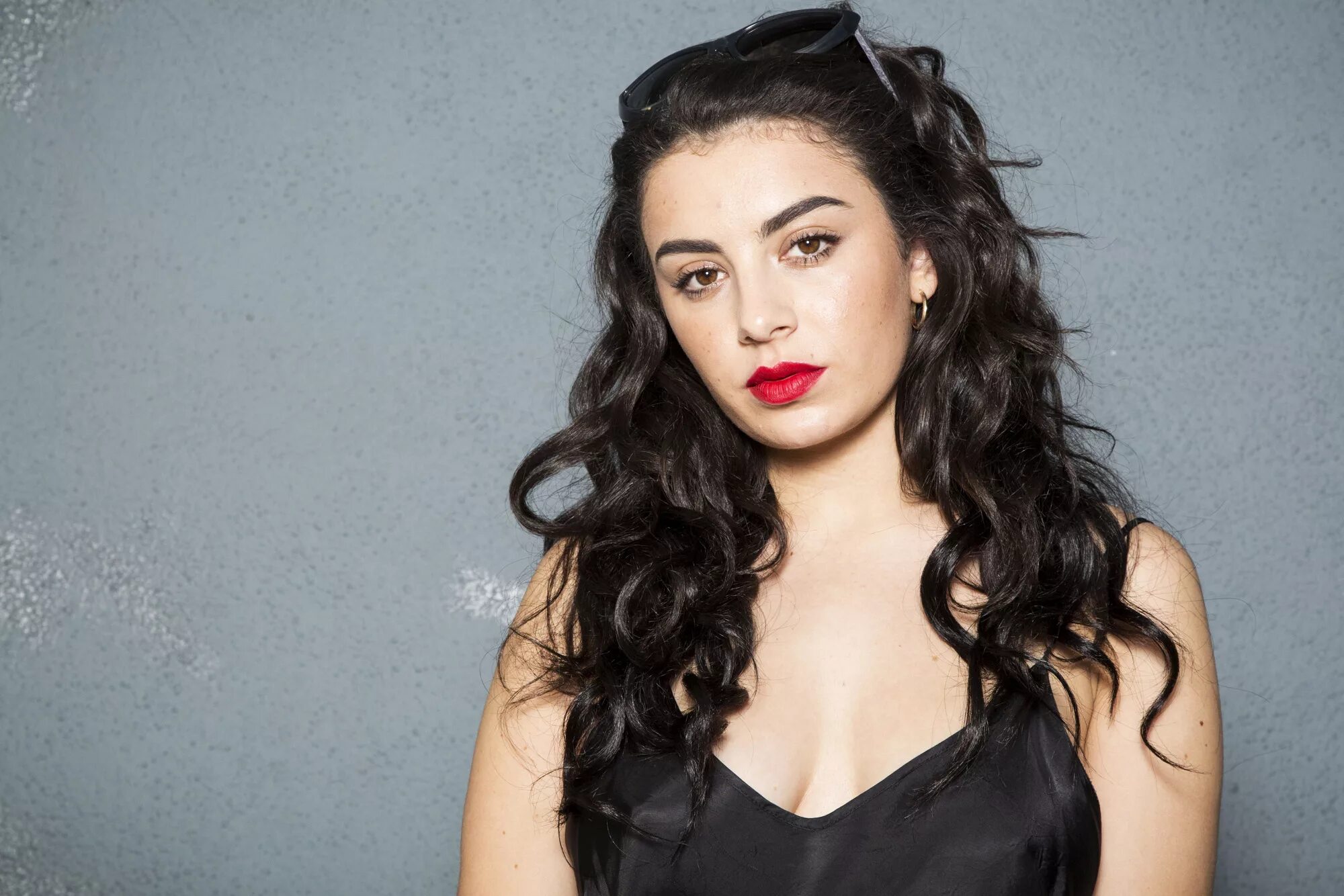Apple charlie xcx. Charli xcx. чарли хсх горячие. charli charli xcx. charli xcx 2025.