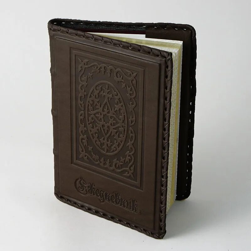 Ежедневник в кожаном переплете. Ежедневник в кожаном переплете. Кожаный ежедневник. Ежедневник на подарок мужчине кожаный. Ежедневник в кожаном переплете.