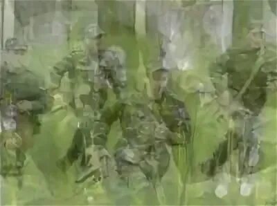Сбивая черным сапогом с травы прозрачную росу