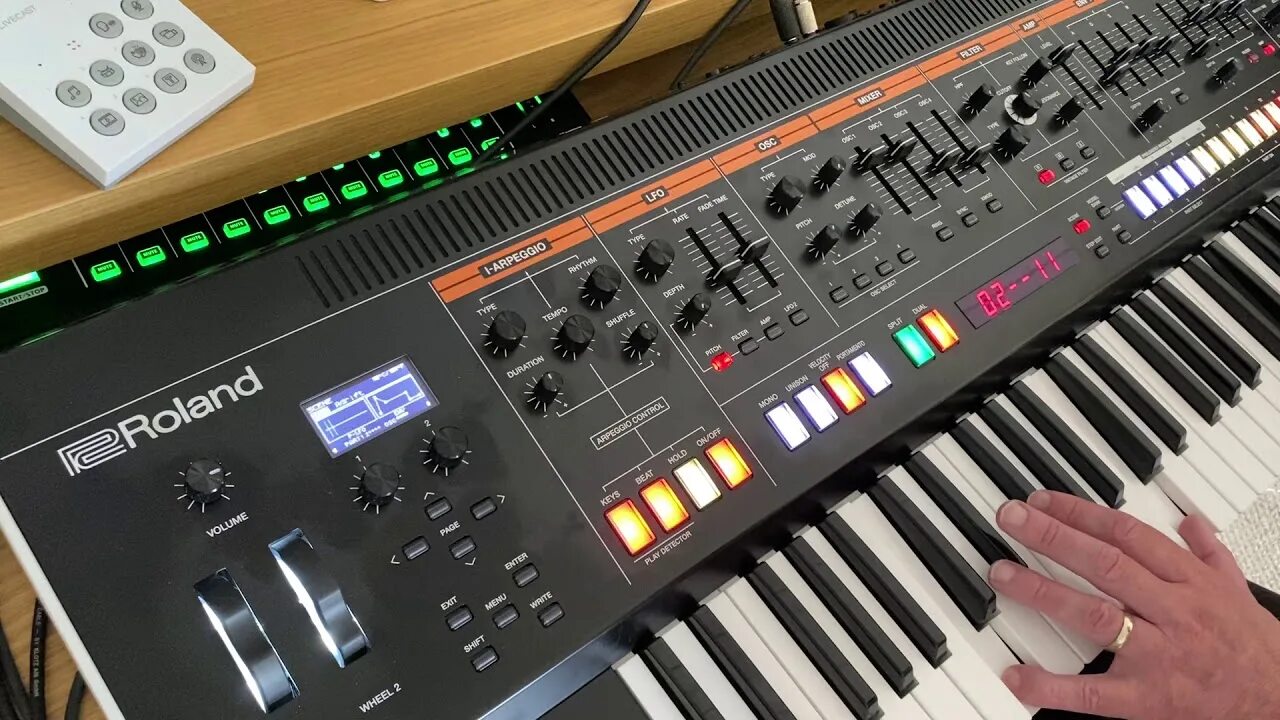 Juno model. Синтезаторы roland jupiter-xm. roland juno 106. роланд юпитер 8. jupiter x300.