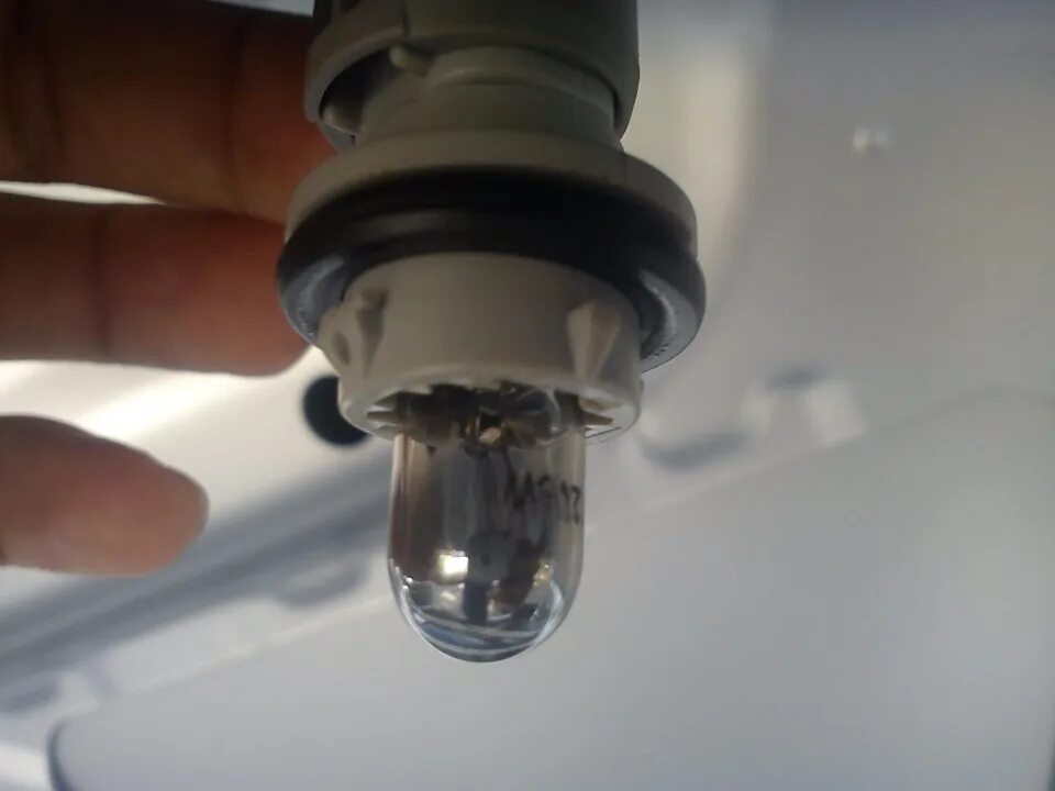 Лампа ближнего света mitsubishi lancer 10. Mitsubishi lancer 9 габаритные лампочки. Лампа фары mitsubishi lancer 9. Цоколь ламп лансер 9. Цоколь ламп лансер 9.