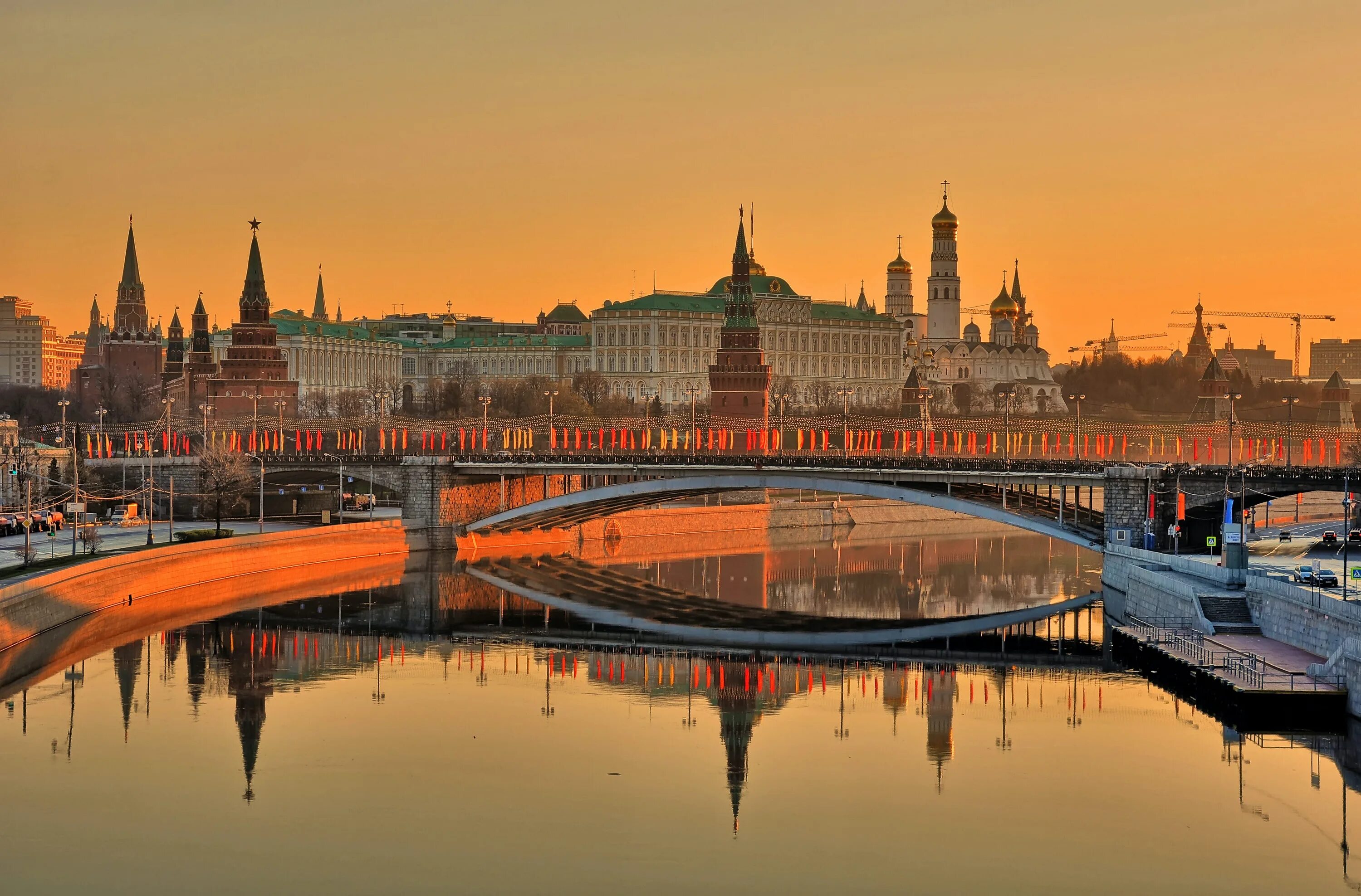 Moscow sites. Москва. Кремль на рассвете. Москва Кремль рассвет. Красивые виды Москвы.