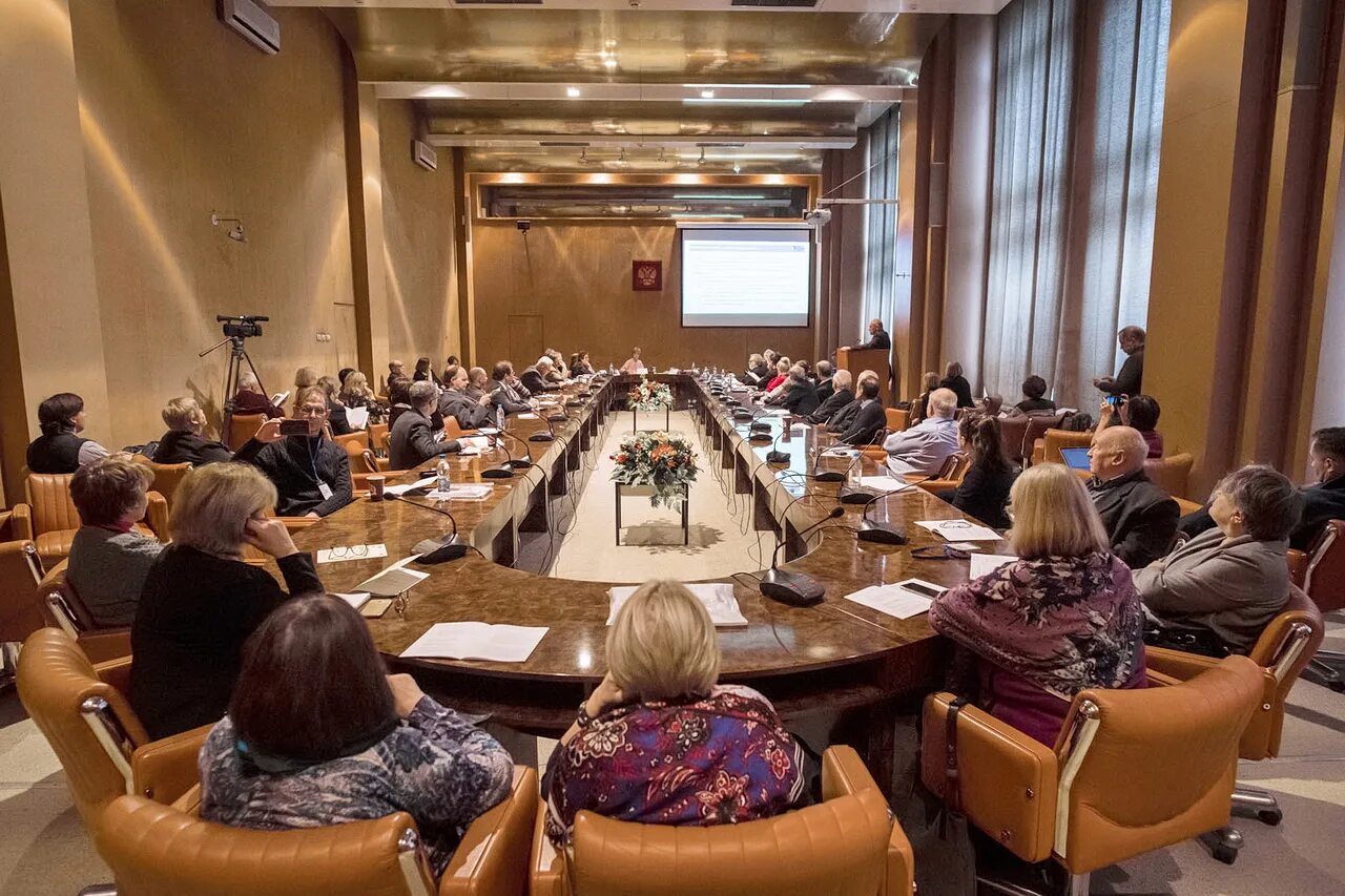 Дворец культуры красногорск. Эмблема ион ранхигс. Студенческая конференция. Красногорск концертный зал дк подмосковье. Заседание российской академии наук.