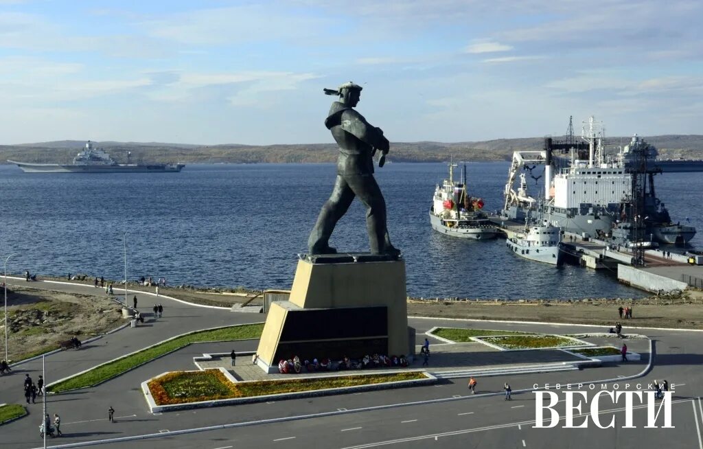 Снять североморск. Североморск площадь города. центральная площадь североморска. мурманская область природа североморск. североморск 4.