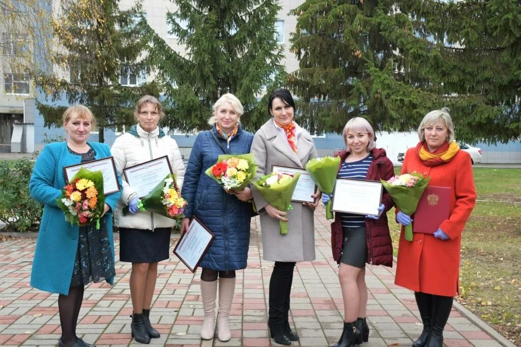 Горьковский белгородская область новости. Награждение сотрудников социальной защиты населения. Отдел соцзащиты Алексеевка Белгородская область. Награждение медиков. Награждение заслуженных работников соцзащиты.