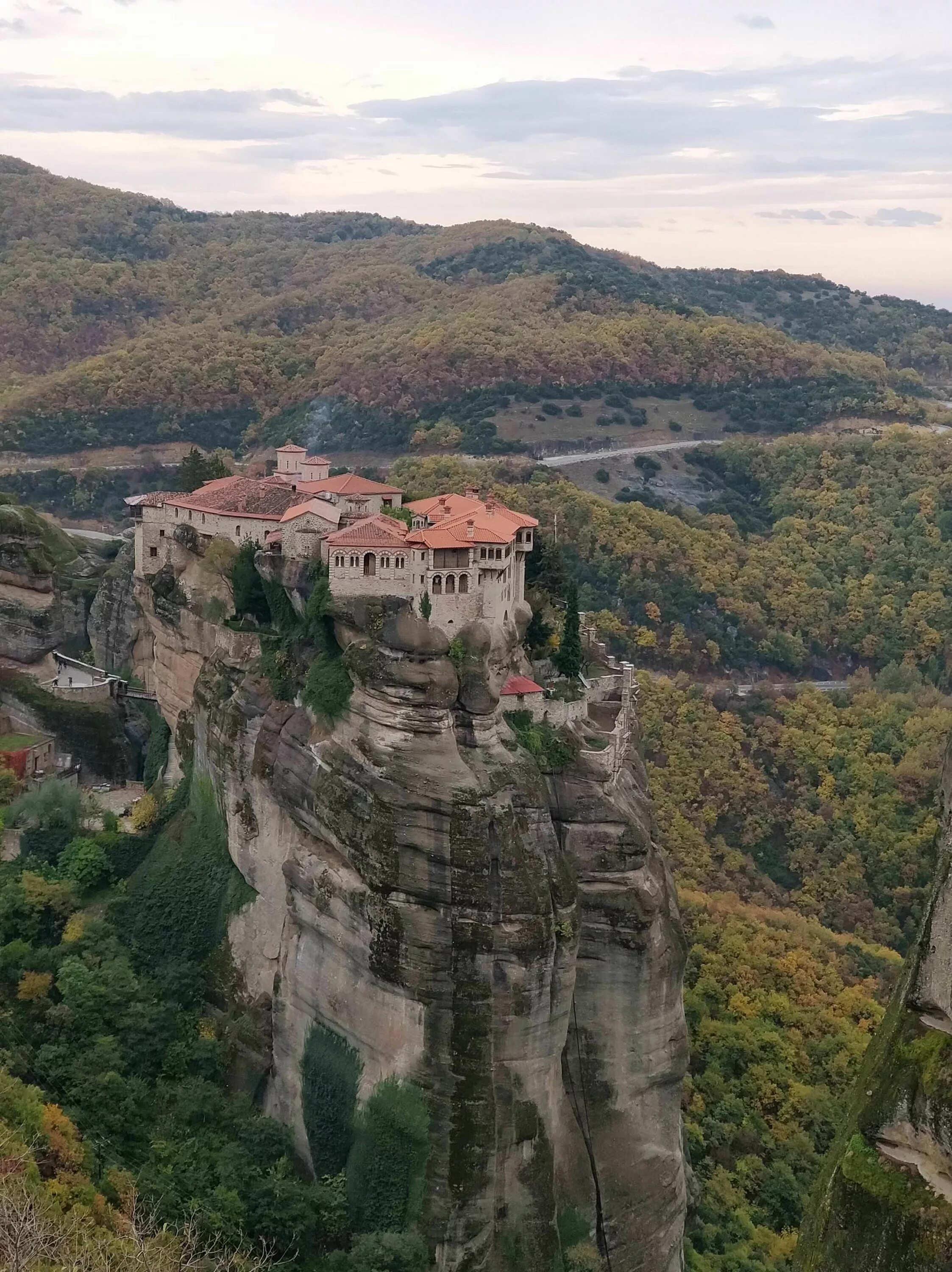 Монастырь варлаама метеоры. Метеоры варлаама. Монастырь варлаама монастыри метеоры. Монастырь святого варлаама в метеорах. Метеоры монастырь св.
