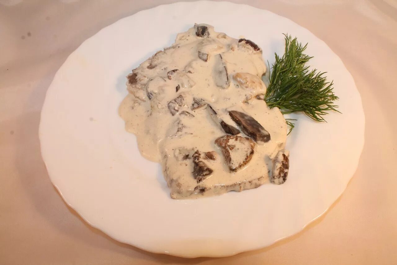 Мясо в сырном соусе
