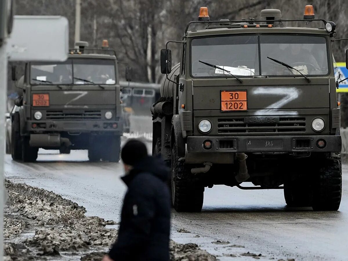 России грозят войной. Военнослужащие России. V на Российской военной. Дискредитация вс РФ. Военный журналист на машине.