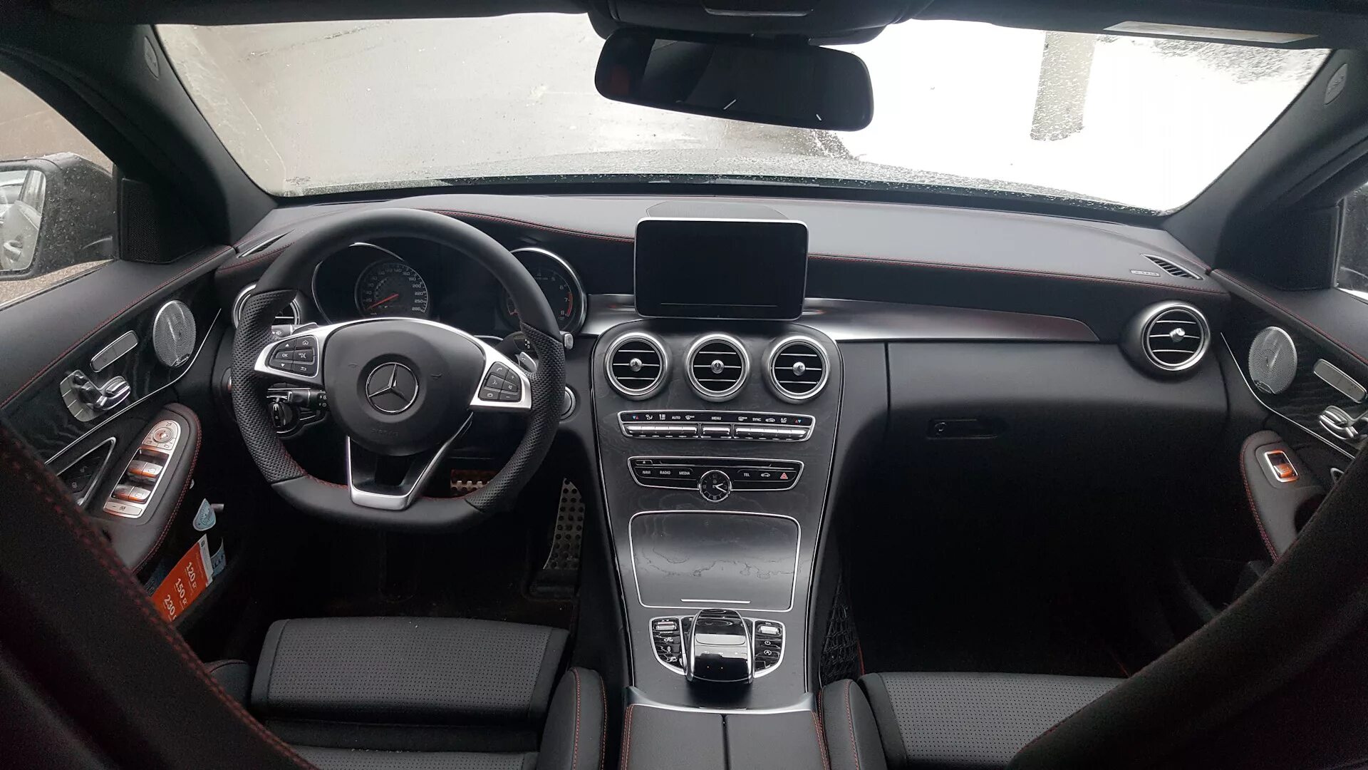 Салон ц. Mercedes c43 amg салон. mercedes w205 amg салон. ц43 мерседес салон. c43 amg салон.