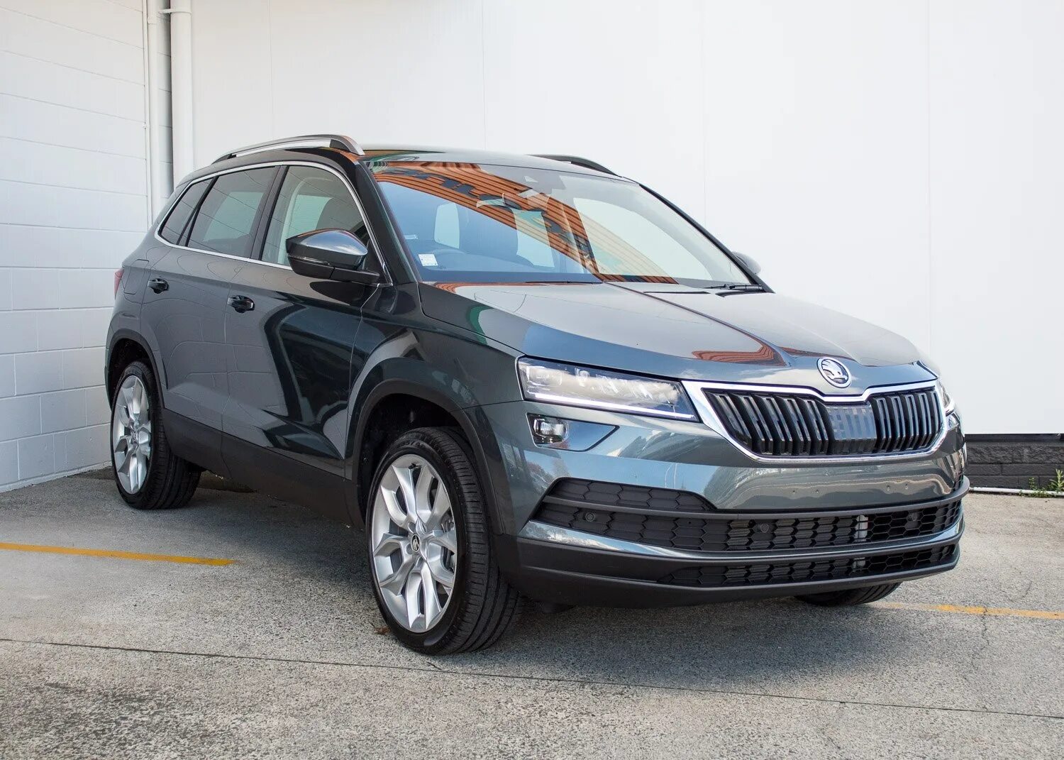 Купить новый шкода карок. Skoda Karoq 2021 серый. Skoda Karoq Style 2019. Skoda Karoq 1.6 at. Skoda Karoq 2018.