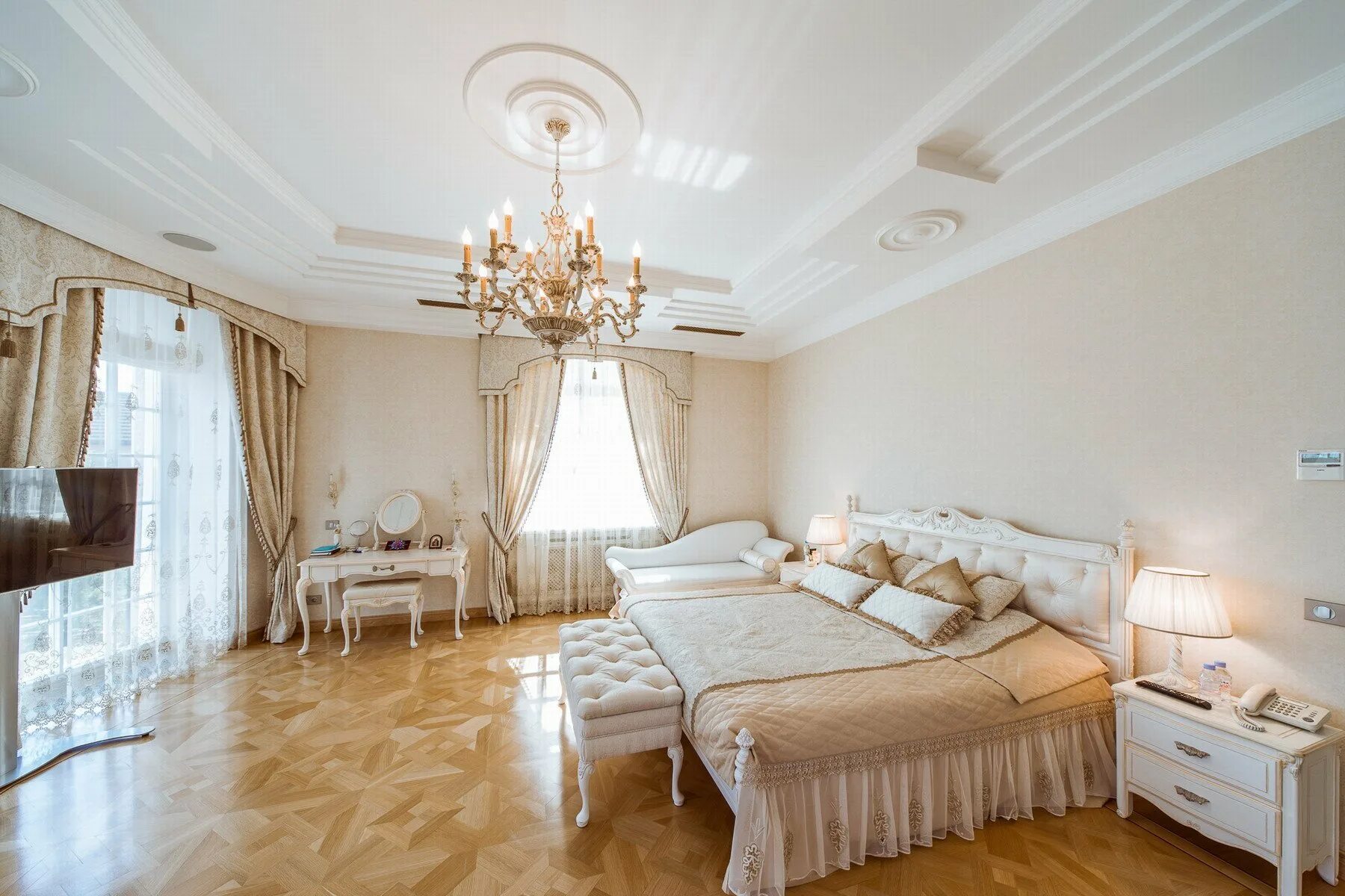 потолок в стиле прованс. кухня в классическом стиле. евровагонка стиль прованс гостиная. балки на потолке в стиле прованс. кухня прованс лаванда.