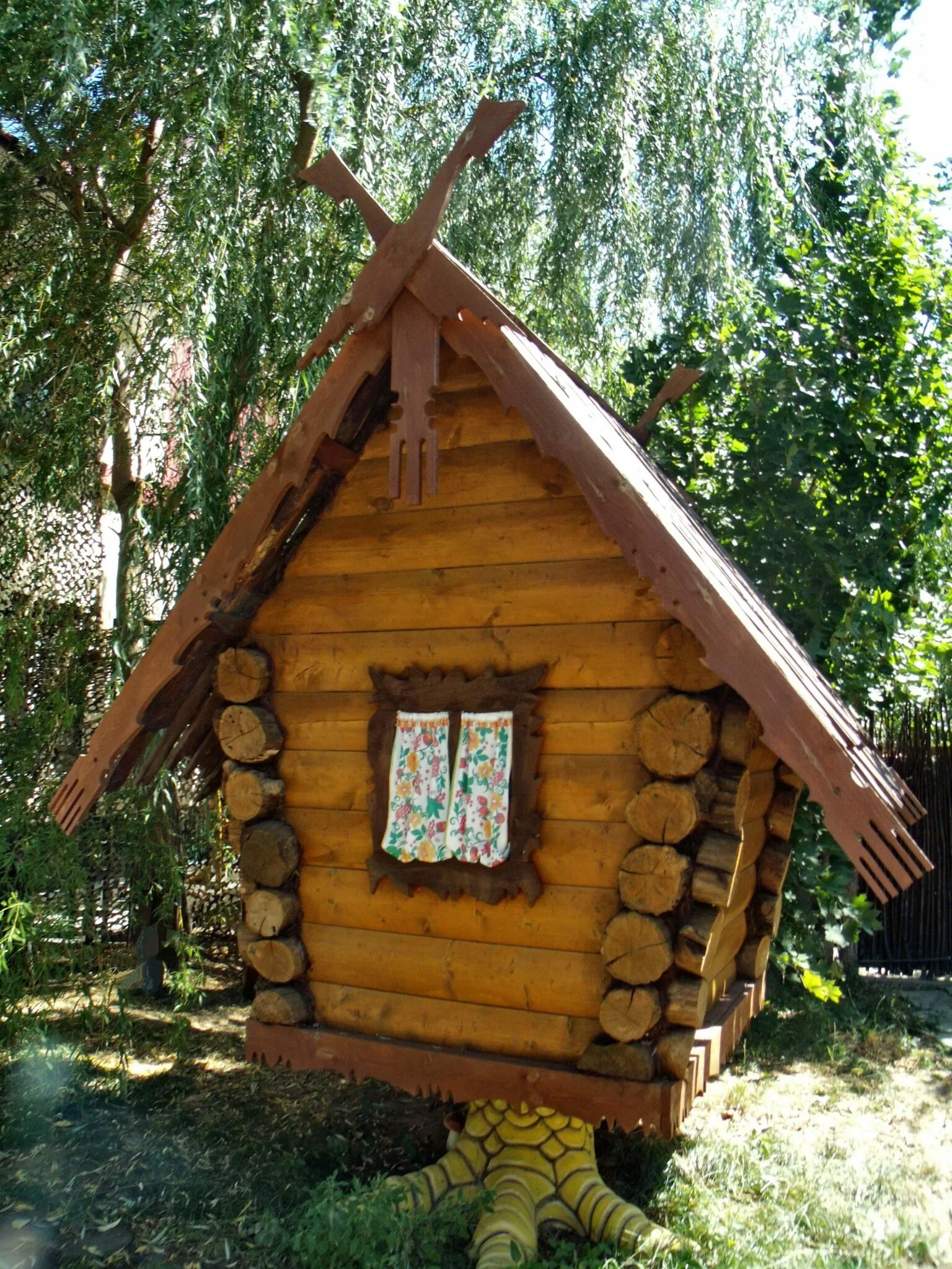 Терем бабы яги. Вышний волочек избушка бабы яги. Братеево парк избушка бабы яги. Избушка яги фото. Кисловодск избушка бабы яги.
