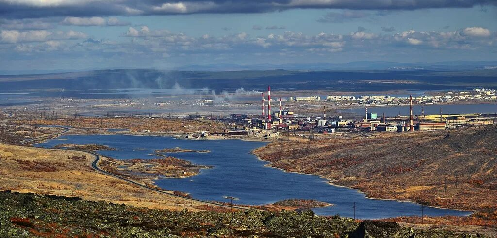 Имандра мурманская область мончегорск. Сколько лет мончегорску. Город мурманск мончегорск. Г мончегорск мурманская. Сколько лет мончегорску.