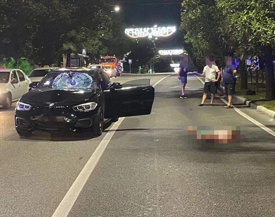 Сочи инцидент чп и дтп. Pagani crash. Сочи инцидент чп и дтп. Дтп в сочи с участием такси. 2023.