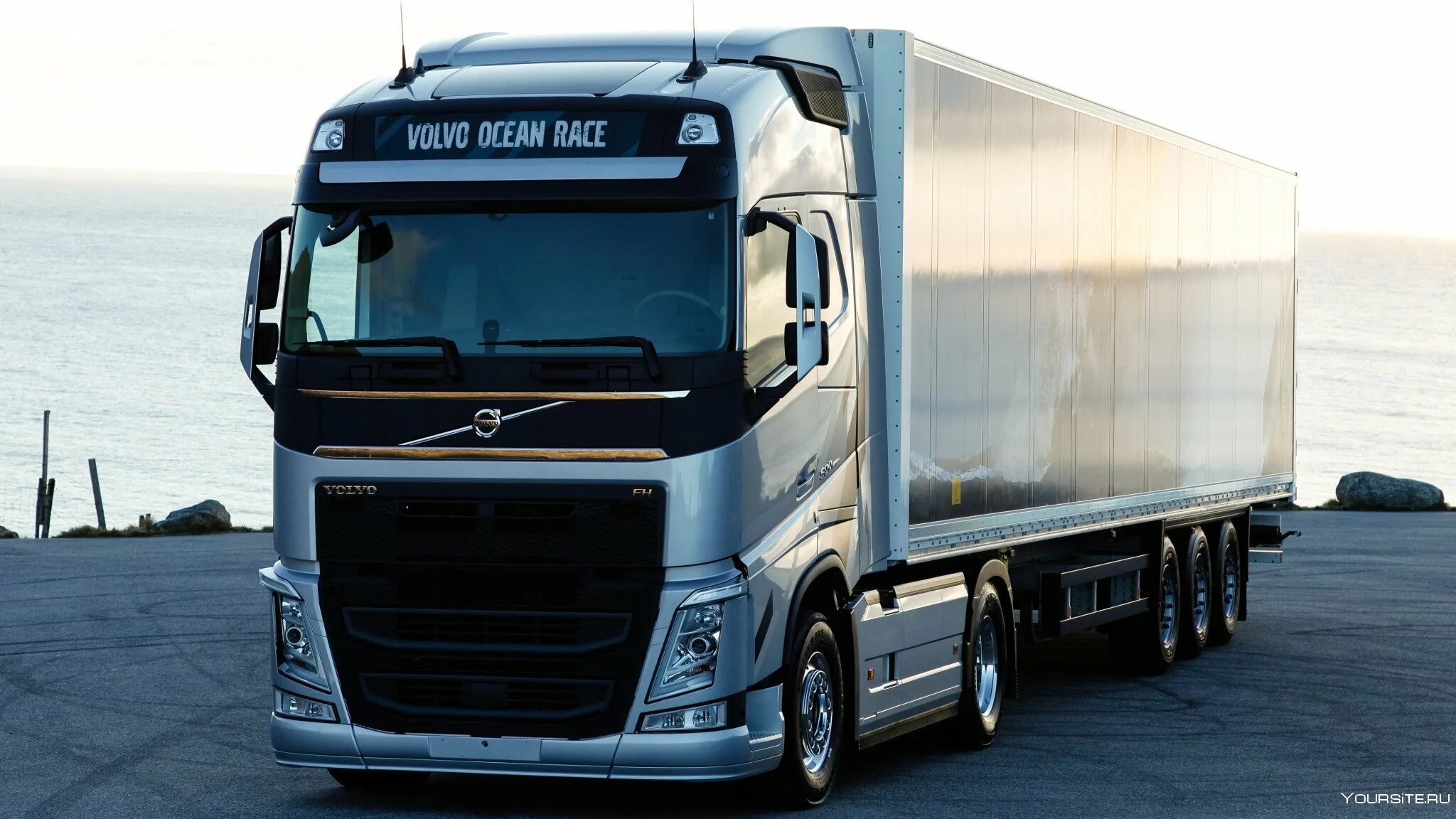 Грузовик трак фредлайнер. Много камазов. Фура фредлайнер красная. Грузовики вольво fh16 750. Фредлайнер будущего.