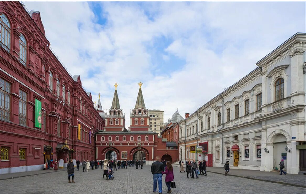 В москве был построен новый аптекарский двор. Монетный двор в Москве 17 век. Монетный двор 17 века в Москве. Монетный двор Москва красная площадь. Московский монетный двор 17 век.