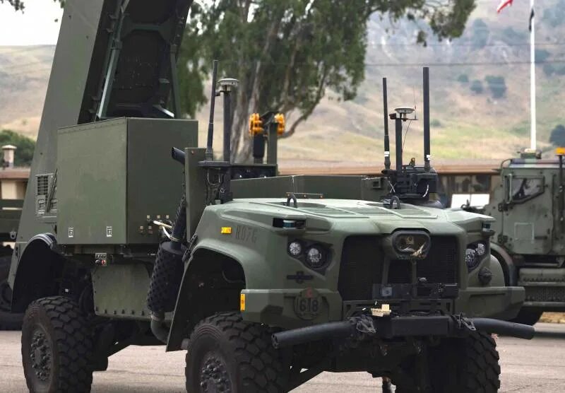 Американский флаг. Сша разворачивают. Американец с флагом. Сша 2025. Байден столтенберг нато.