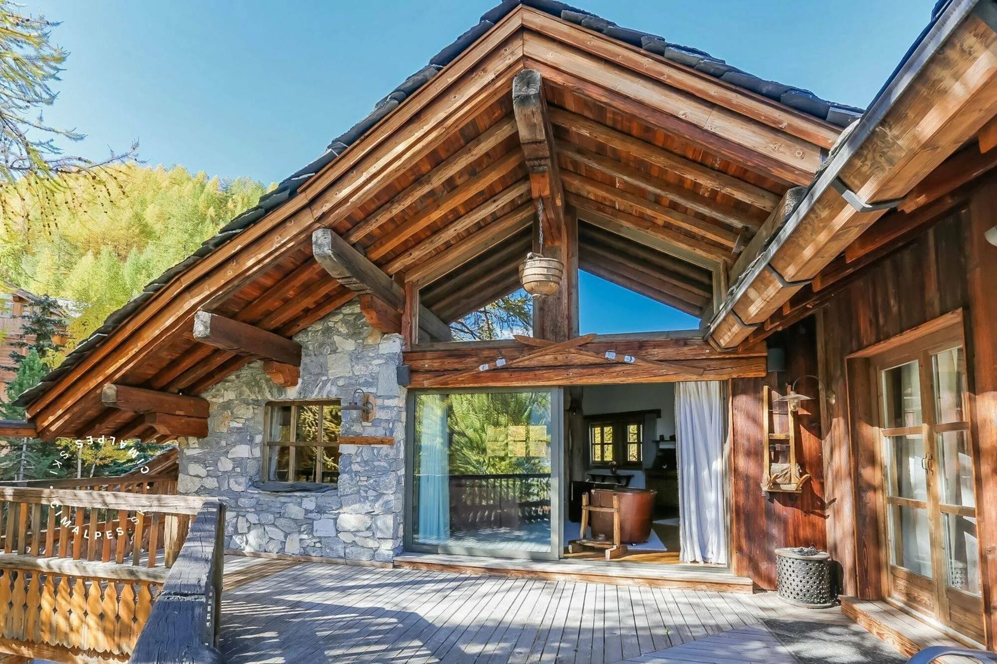Дом модерн скатная кровля. Шале шамони франция. Красивые деревянные дома. Рустикальный стиль фасад. Бетонная крыша.