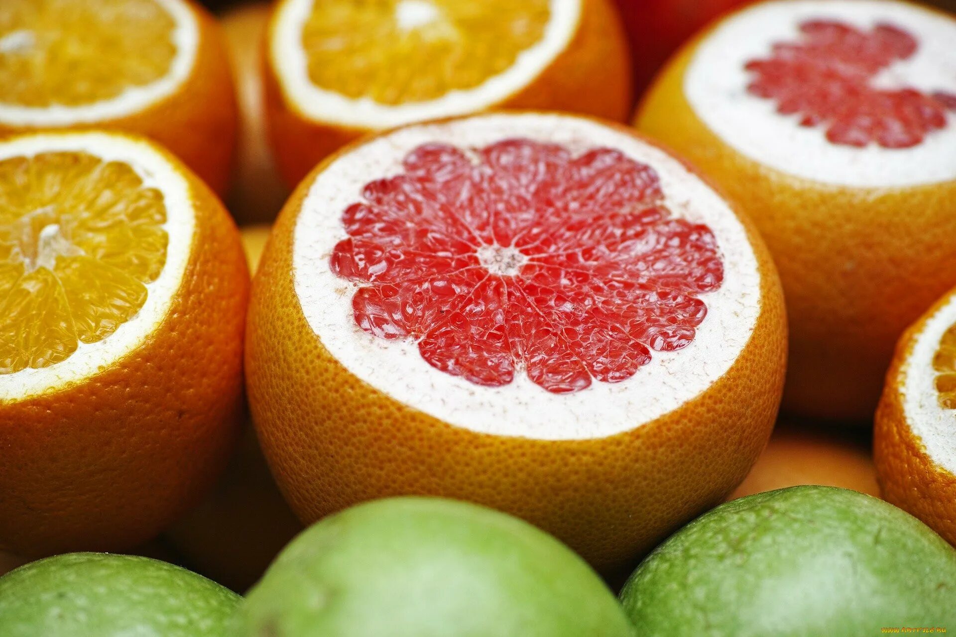 Грейпфрут свойства. Папайя, помело, апельсин. Грейпфрут. Грейпфрут и апельсин. Удивительные фрукты.