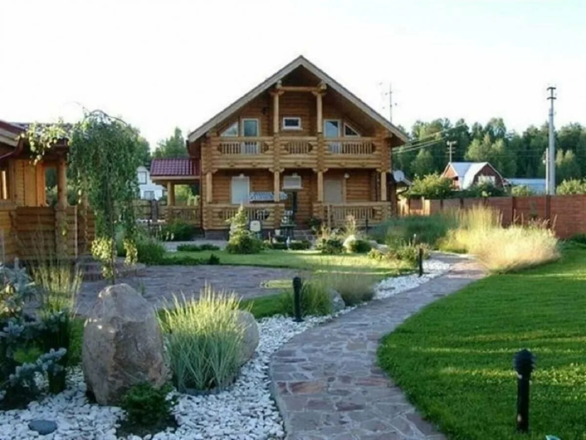 Баня на участке. Дом с баней и беседкой. Баня и беседка на участке. Красивый дом с участком. Ландшафт коттеджа.