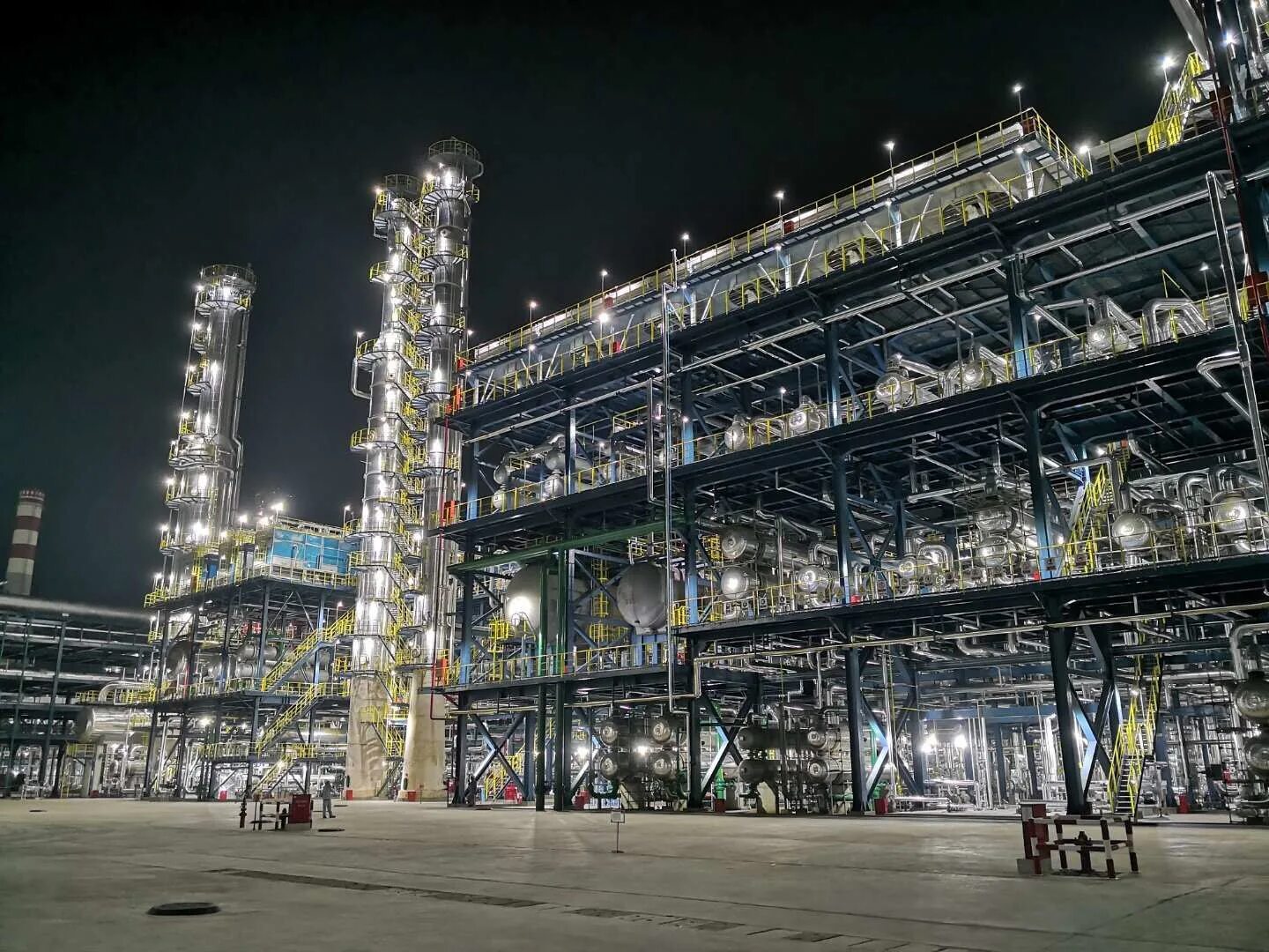 площадь самого большого завода. большой завод. пороховой завод dupont. ангар завода «жан-люк лагардье». площадь самого большого завода.