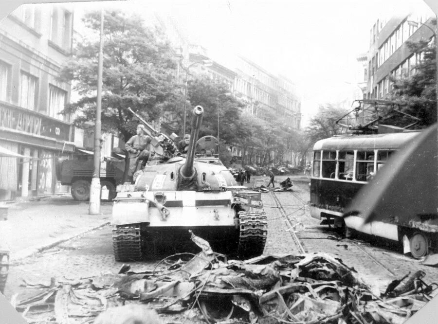 Чехословакия албания венгрия. Операция Дунай 1968. Восстание в Венгрии в 1956 и в Чехословакии 1968. Ввод войск в Чехословакию 1968.