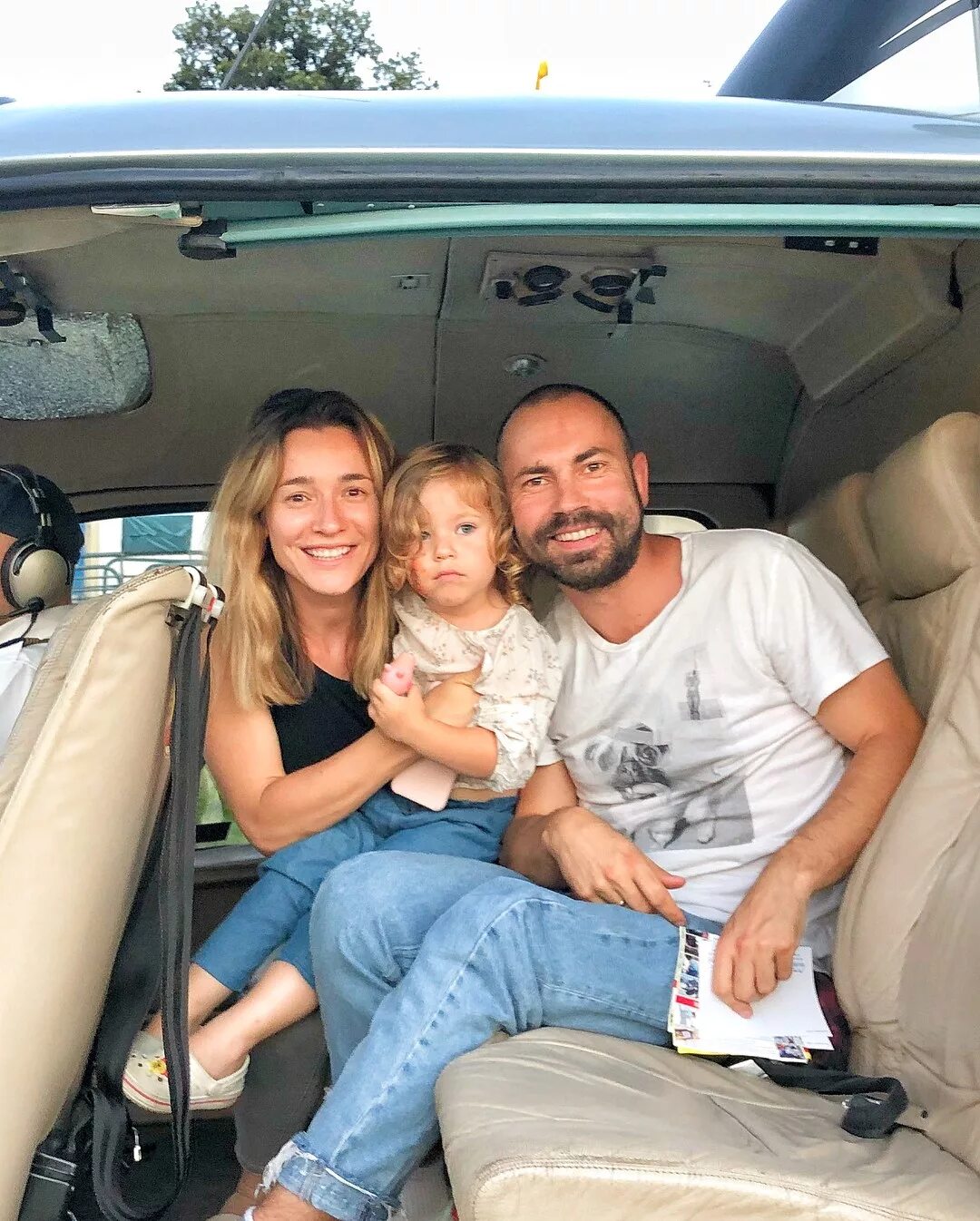 Андрей орел и решка с женой. Бедняков орел и решка его жена. Андрей бедняков жена. Орел и решка бадоева и бедняков. Бедняков сейчас живет и работает.