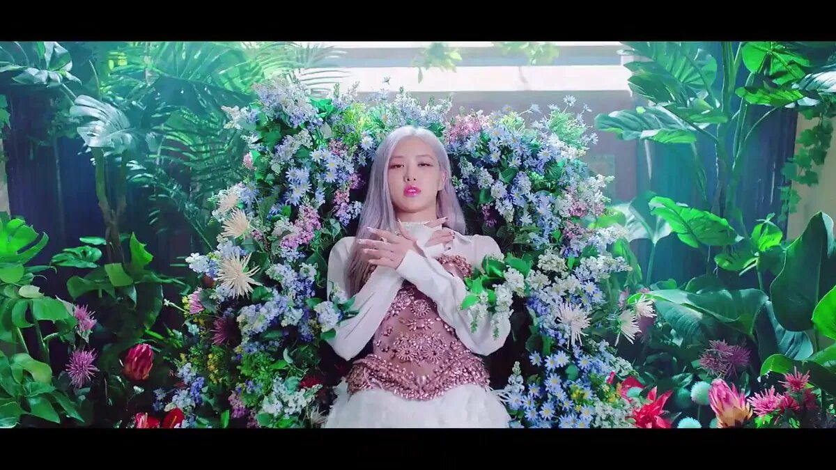 Джису Flower. Джису лиса Розэ Дженни 2022. Розэ Black Pink. Джису Дженни лиса Розе.