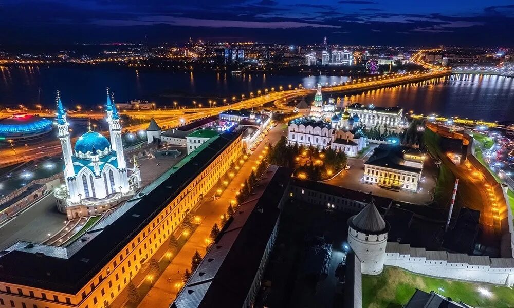 Мечеткул шариф в казан. Кремль казань ночью. Кул-шариф казань на памятник. Мечеть кул-шариф. Белокаменный кремль казань.