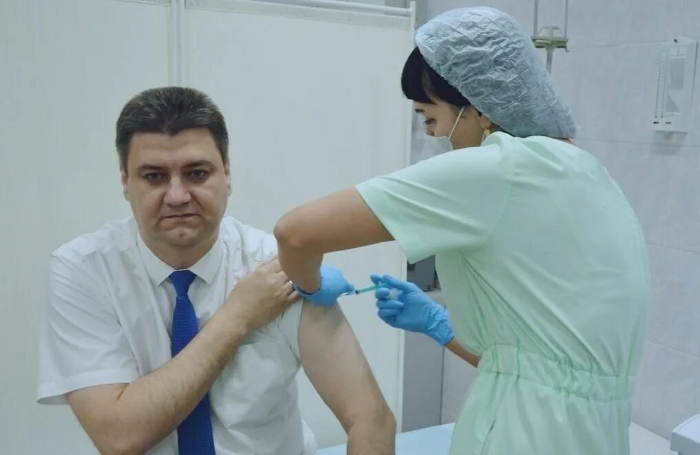 Врачи в красноярском крае. Немик министр здравоохранения Красноярского края. Вакцинация от гриппа. Назальная вакцинация.
