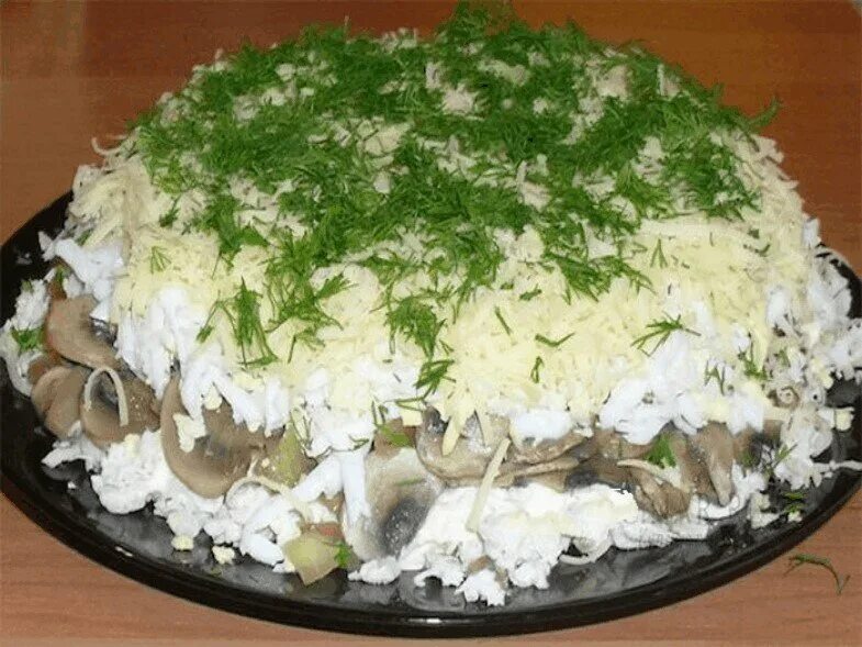 Рецепт салат с шампиньонами и курицей слоями. Салат нежность с курицей и черносливом и грибами. Салат с курицей и грибами слоями. Слоёный салат с курицей и грибами. Салат с курицей и грибами и сыром слоями.