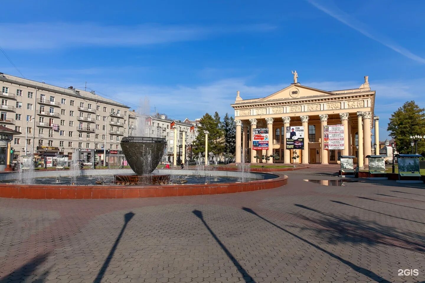 Бульвар героев новокузнецк. Железнодорожный вокзал новокузнецк. Театральная площадь новокузнецк. Гостиница новокузнецк в новокузнецке. Драматический театр (г.