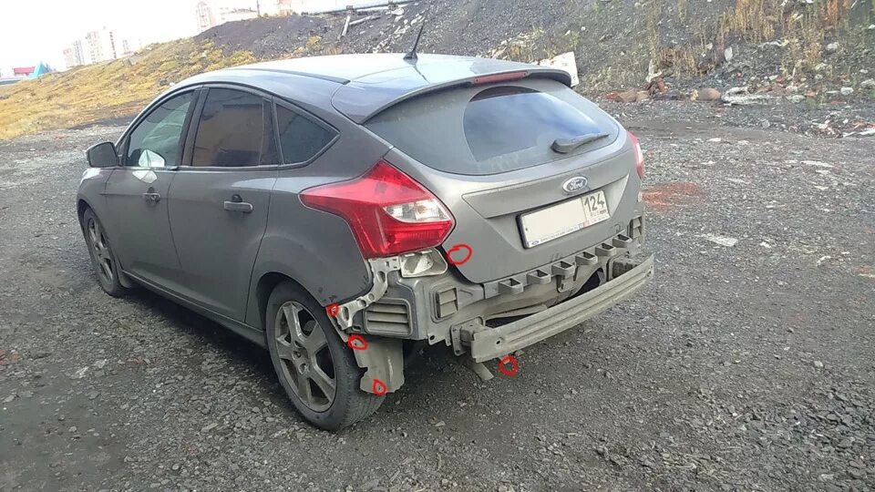 Снятие заднего бампера - Ford Focus III Hatchback, 1,6 л, 2011 года кузовной рем