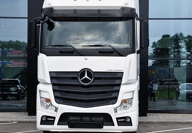 Mercedes-Benz Actros. Мерседес 1845г. Мерседес 1845. Тягач Мерседес на пустых подушках.