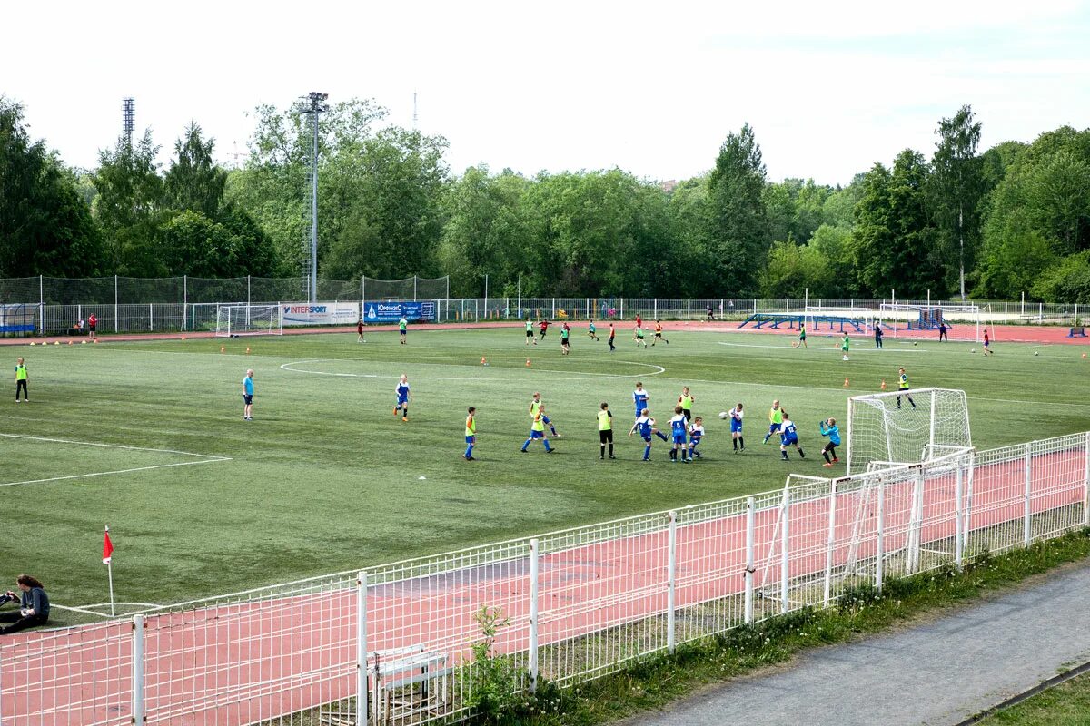 Стадион петрозаводск. Стадион юность петрозаводск. Стадион юность петрозаводск. Юность петрозаводск. Стадион юность пермь реконструкция.