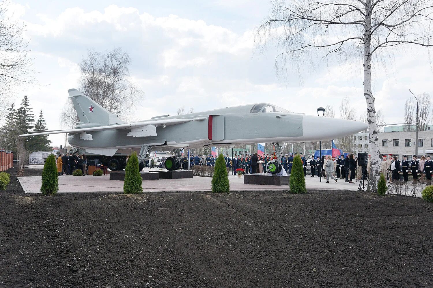 Су-24 новая Усмань. Аллея героев в новой Усмани Воронежской области. Аллея героев новая Усмань. Су 24 самолет новая Усмань.