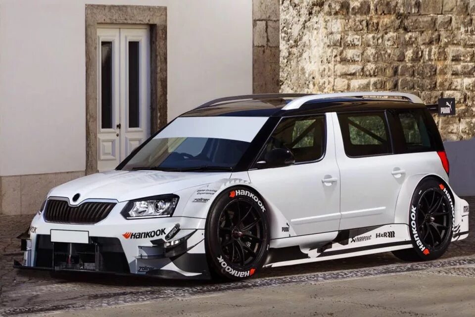 Тюнинг шкода йети. Škoda Yeti Tuning. Škoda Yeti обвес. Тюнингованная Шкода Йети. Skoda Yeti стенс.