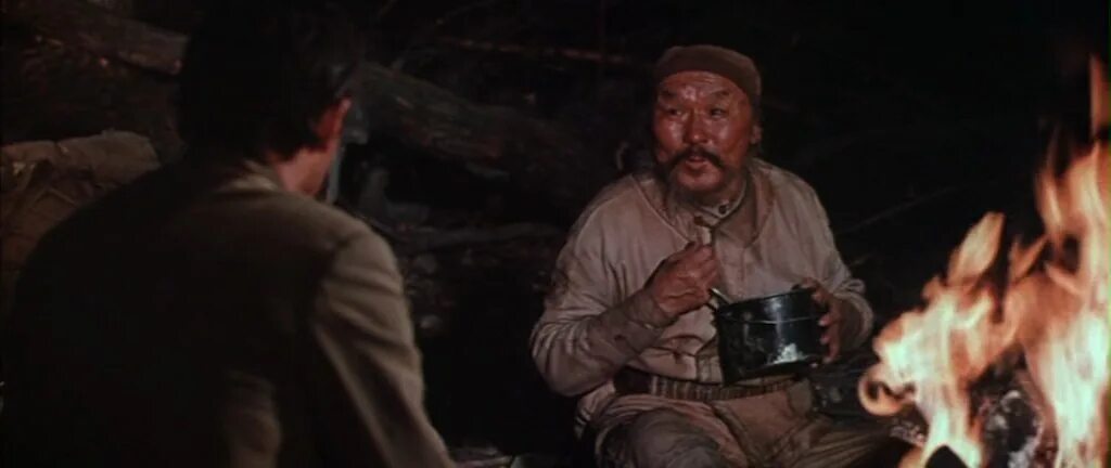 По уссурийскому краю дерсу узала. Арсеньев костром. Арсеньев владимир клавдиевич дерсу узала. Арсеньев костром. Костер в тайге.