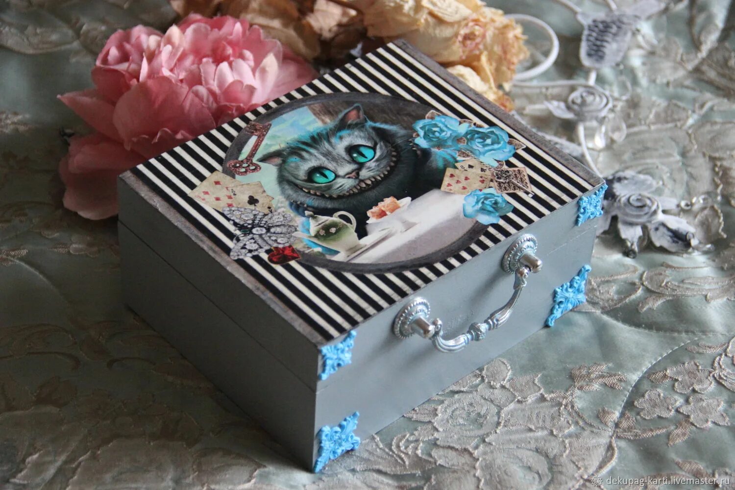 Сделать подарок своими руками из бумаги. Праздничная коробка своими руками. Шкатулка чеширский кот. Красивые поделки для мамы. Как алиса как сделать подарок.