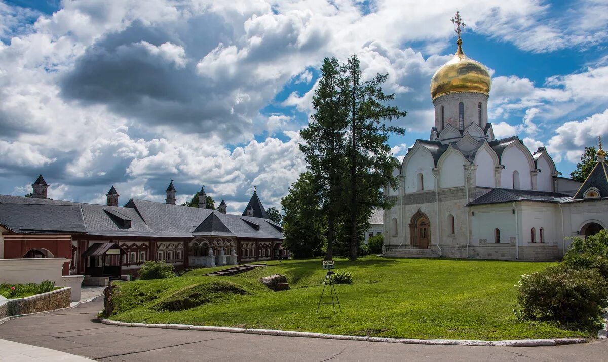 Монастырь сторож. Спасо-Сторожевский монастырь в Звенигороде. Саввино-Сторожевский монастырь. Звенигород, Московская область. Звенигород монастырь Саввы Сторожевского.